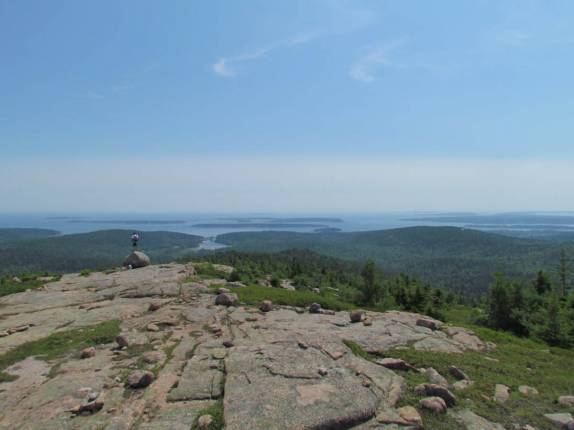 A paisagem grandiosa do Acadia National Park, vista já quase do alto de Penebscot, no Maine - Estados Unidos